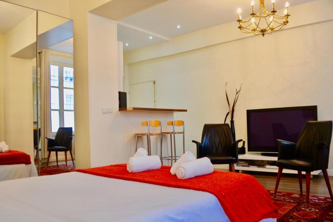 1 Bedroom Apartment In The Heart Of The Marais Area ปารีส ภายนอก รูปภาพ